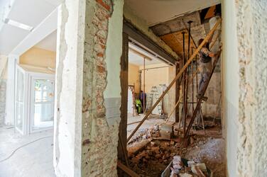 Building dispute brimming with issues