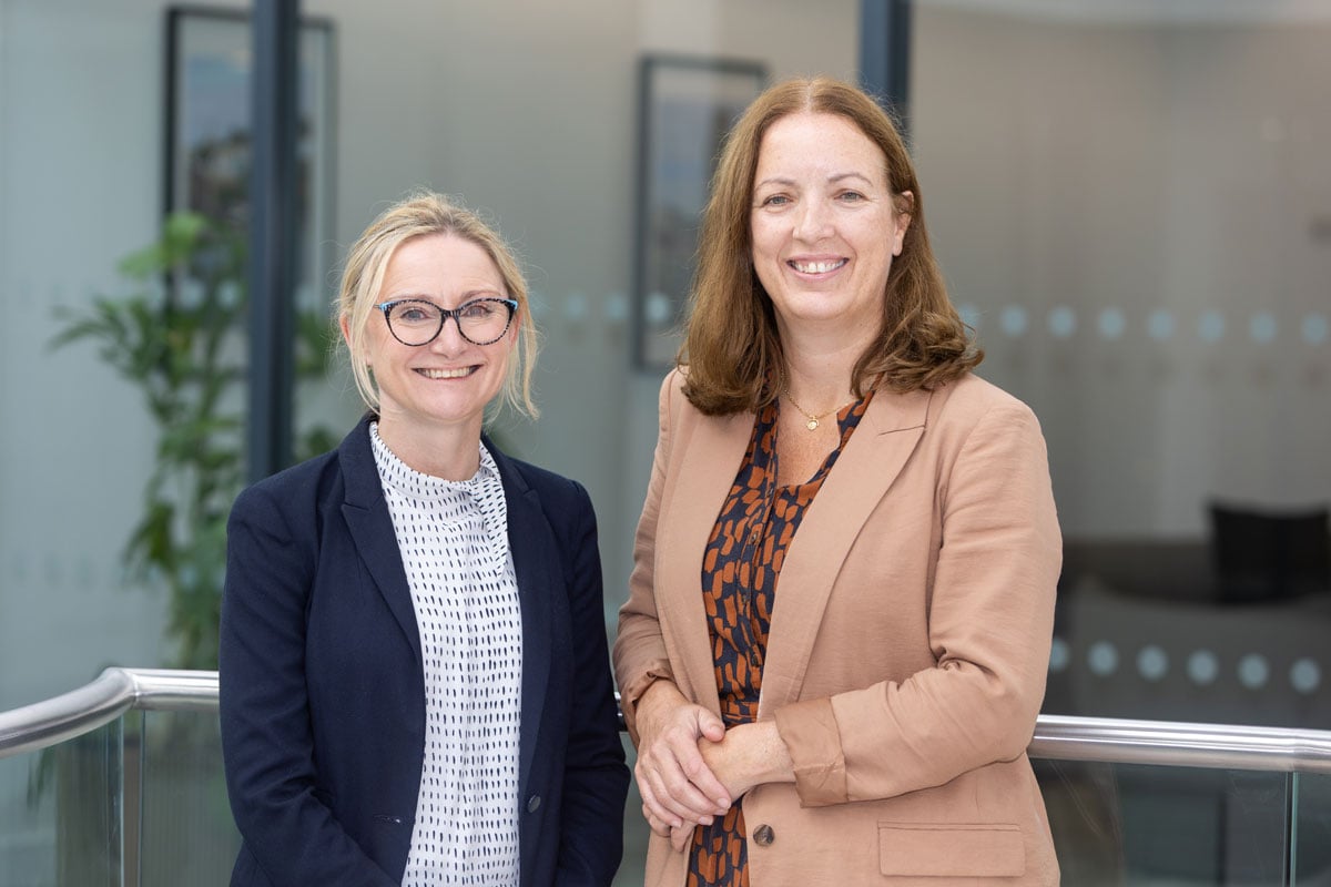 two women lawyers
